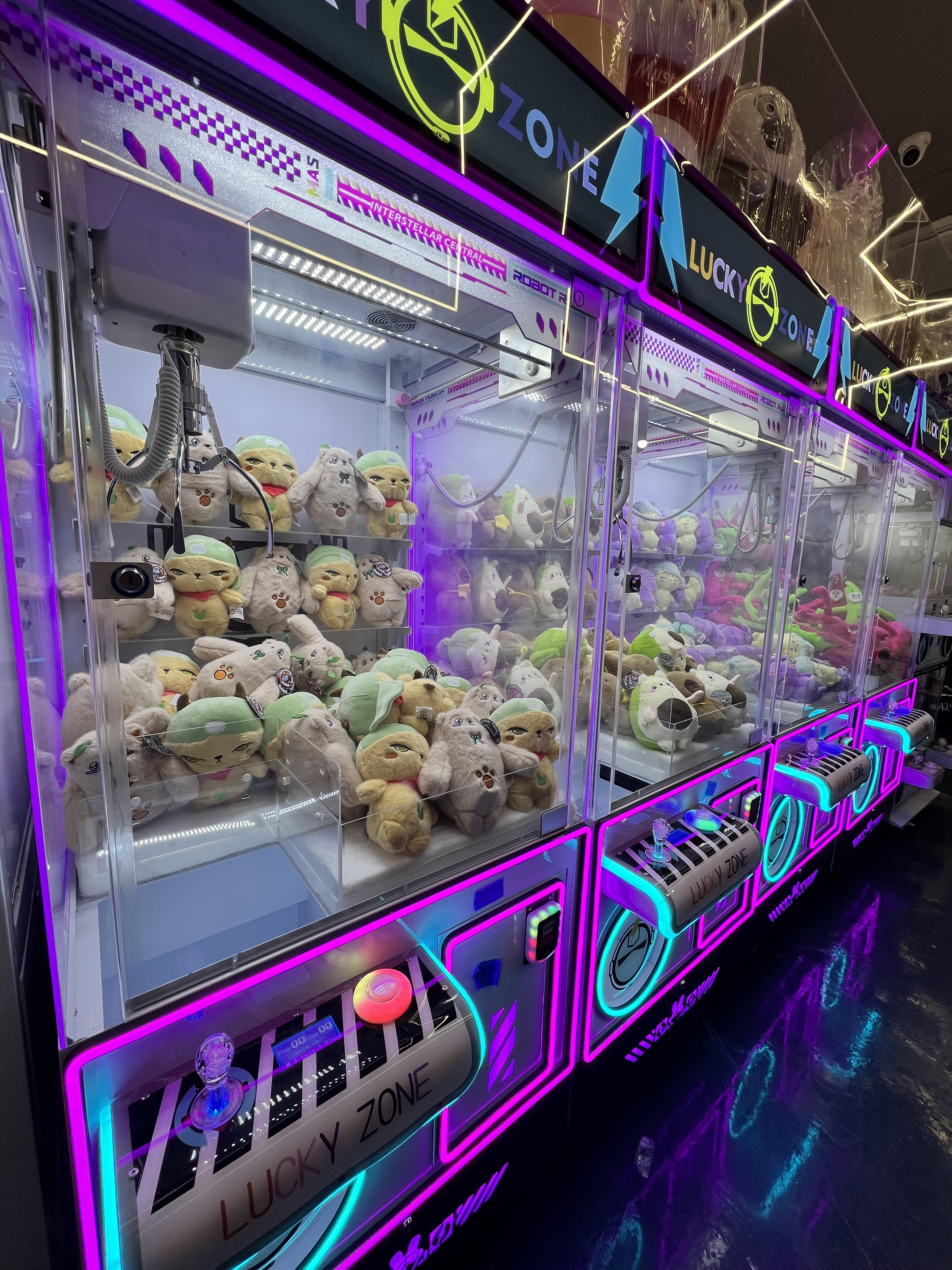 Large Claw Machines